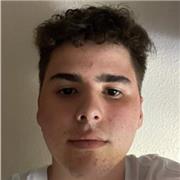 Soy una persona paciente, responsable y comprometida, estudiante de 2º año de psicología y habiendo estudiado toda la vida en un colegio bilingüe con un nivel de inglés muy alto, me gusta enseñar y ver como los chicos pequeños aprenden cosas q les intento